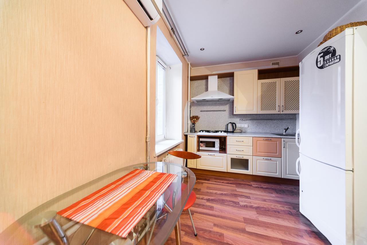 Apartment On Hryhoriia Chuprynky Kyiv Exterior photo